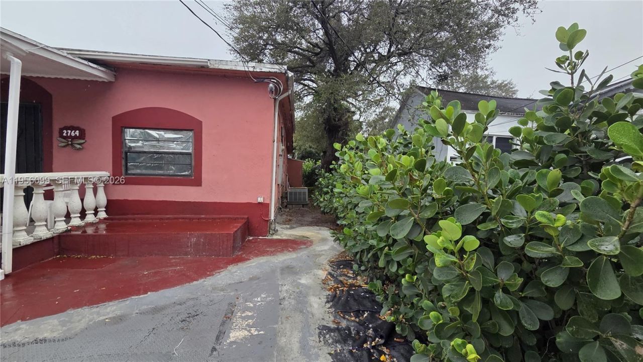 2764 NW 31st St, Miami, FL 33142 Photo