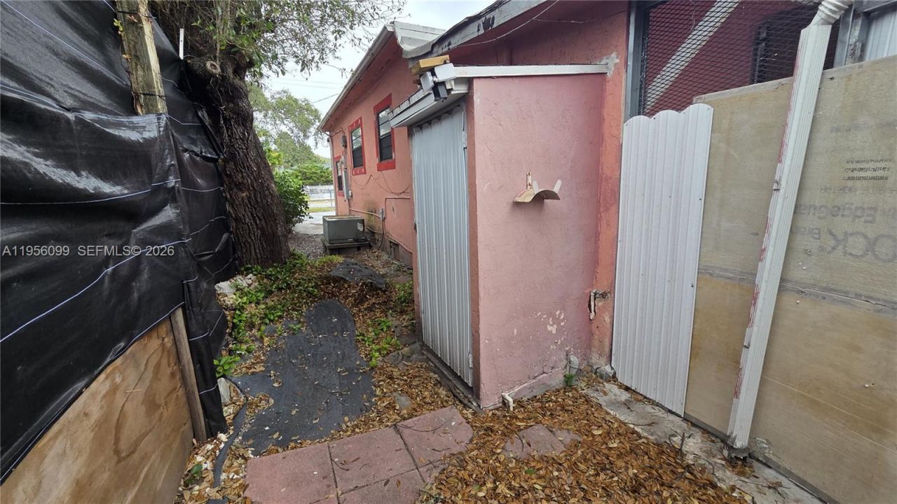 2764 NW 31st St, Miami, FL 33142 Photo