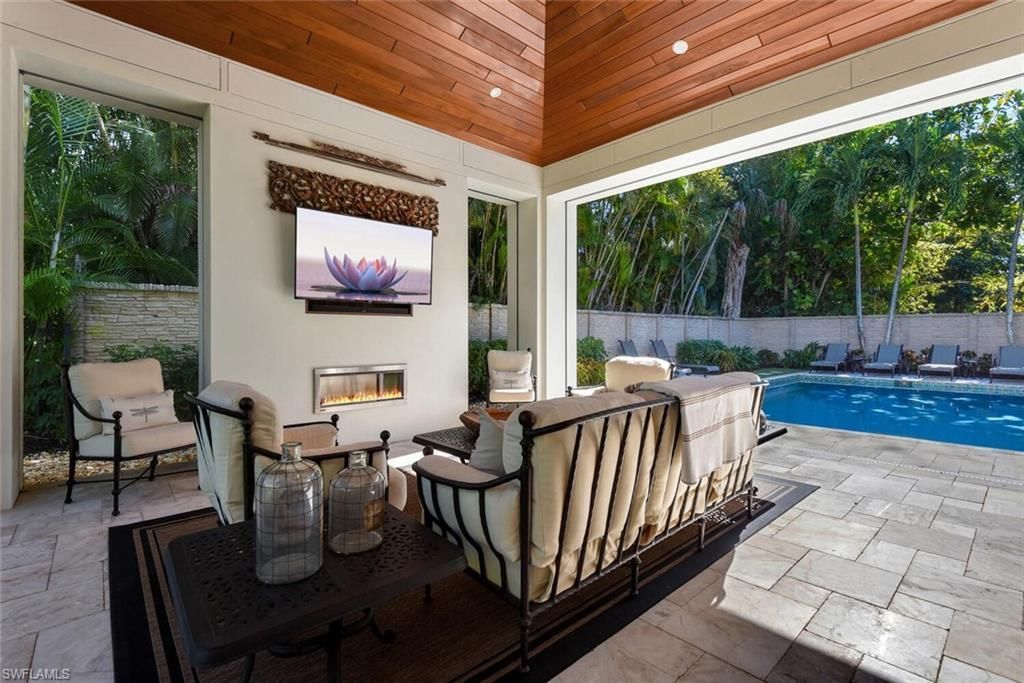 2250 Crayton Rd, Naples, FL 34103 Photo