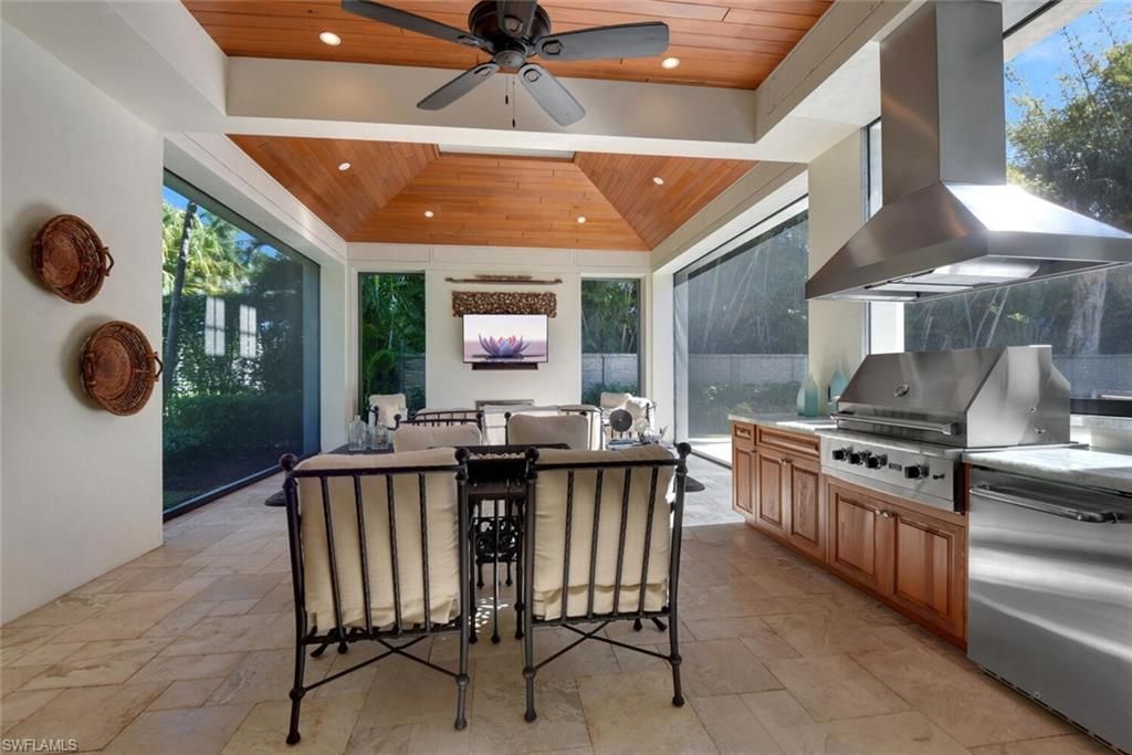 2250 Crayton Rd, Naples, FL 34103 Photo