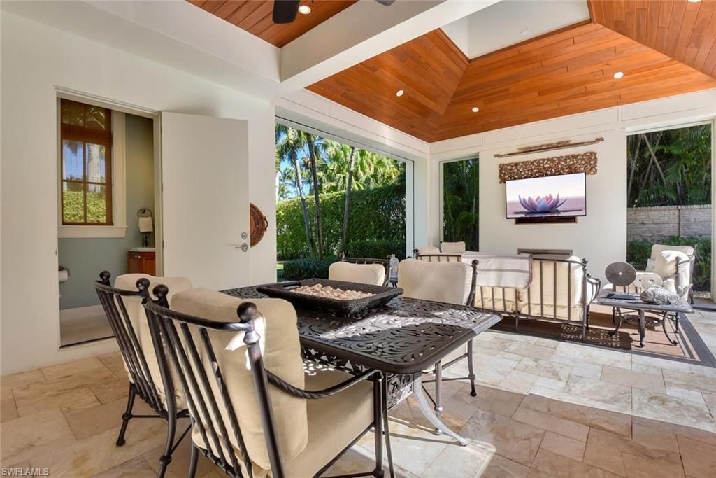 2250 Crayton Rd, Naples, FL 34103 Photo