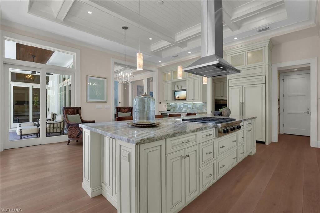 2250 Crayton Rd, Naples, FL 34103 Photo