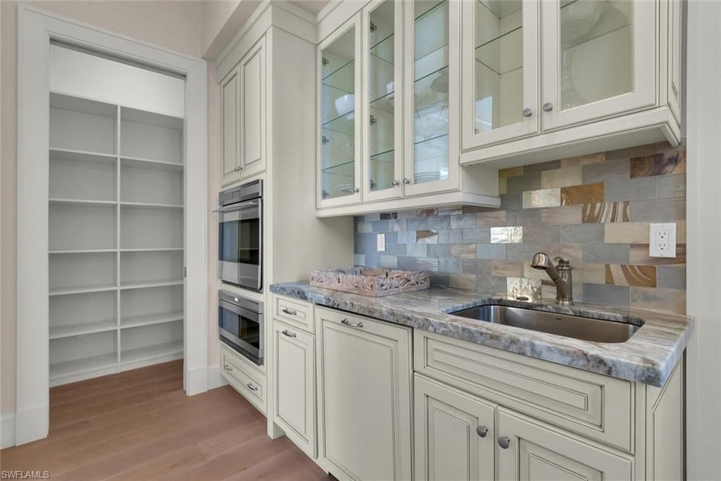 2250 Crayton Rd, Naples, FL 34103 Photo