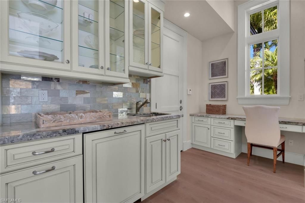 2250 Crayton Rd, Naples, FL 34103 Photo