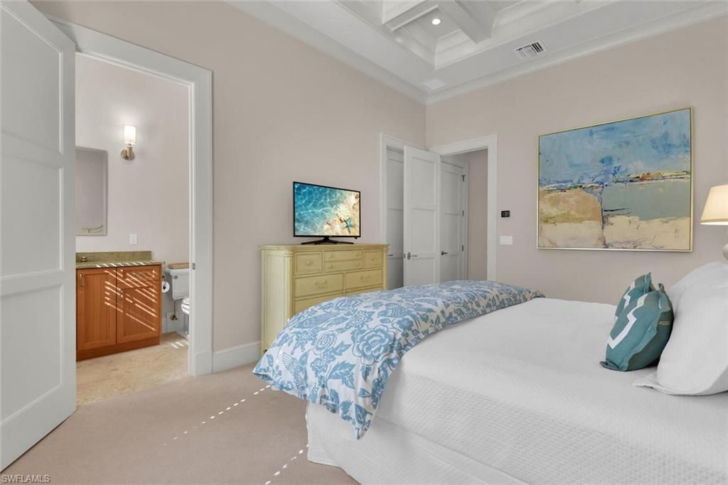 2250 Crayton Rd, Naples, FL 34103 Photo