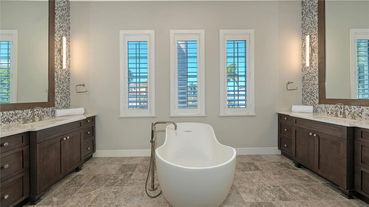 590 Birdie Lane, Longboat Key, FL 34228 Photo