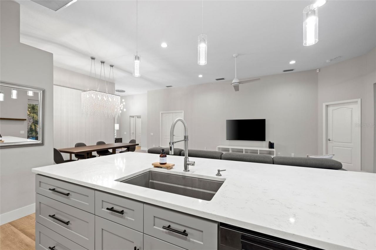 8322 Whispering Woods Court, Bradenton, FL 34202 Photo