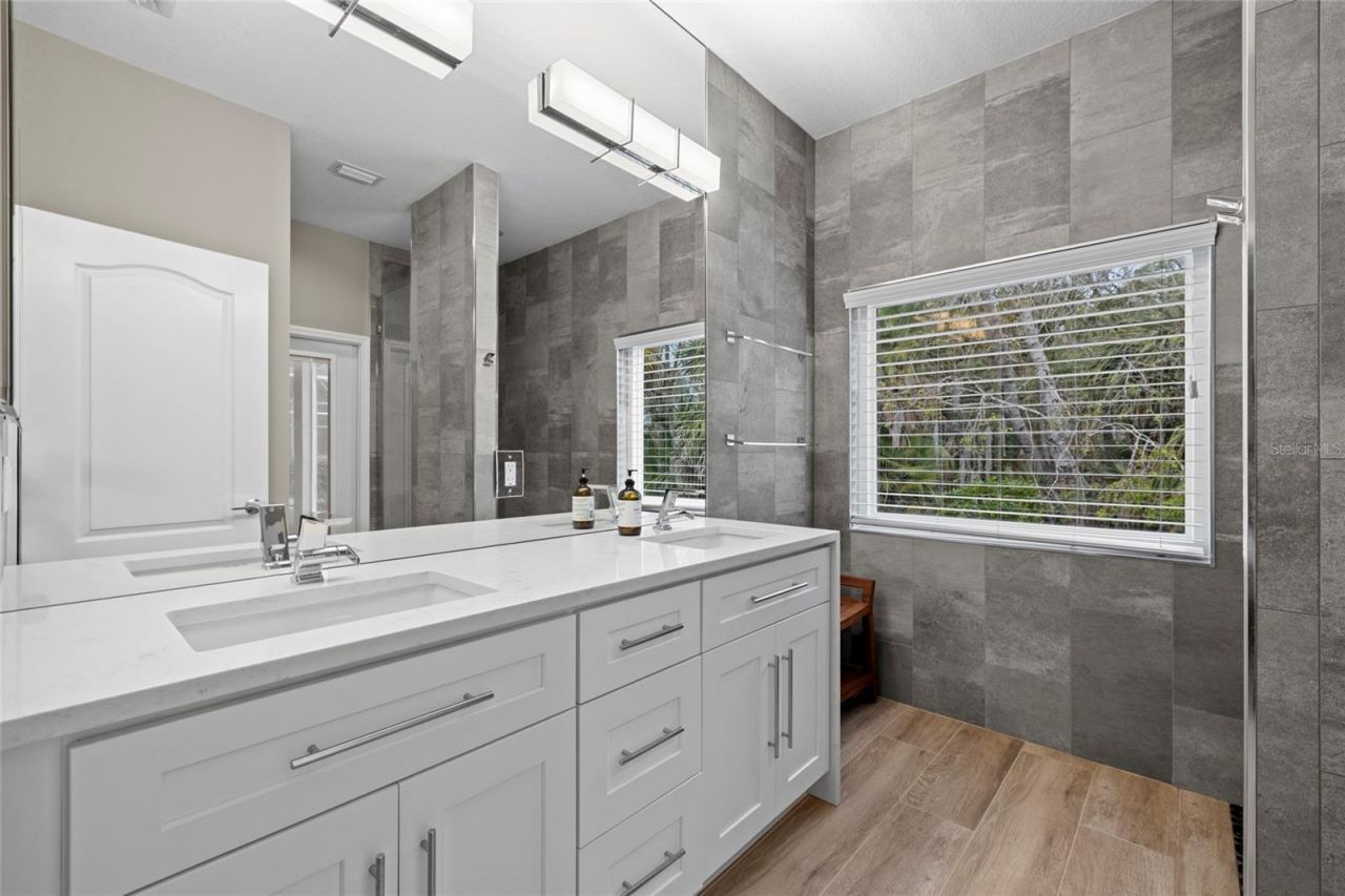 8322 Whispering Woods Court, Bradenton, FL 34202 Photo