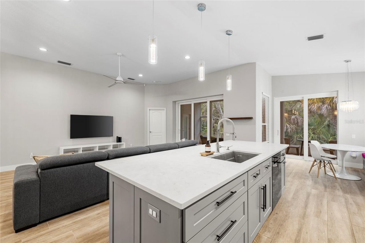 8322 Whispering Woods Court, Bradenton, FL 34202 Photo