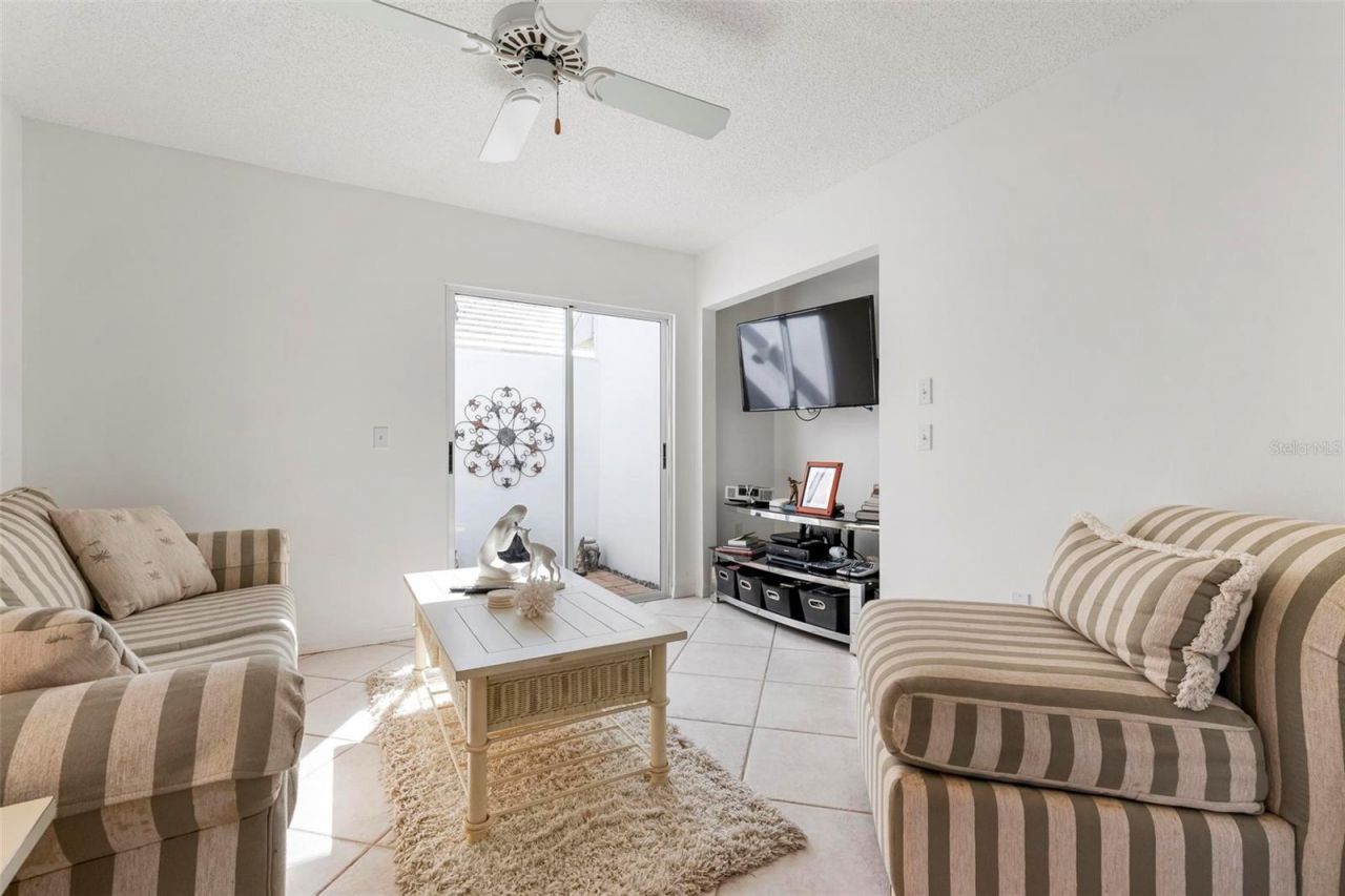 732 Brightside Crescent Drive, Unit 17, Venice, FL 34293 Photo