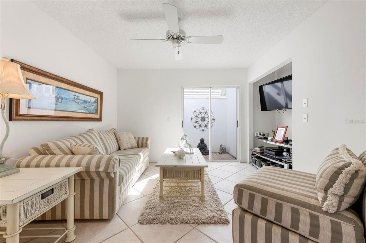 732 Brightside Crescent Drive, Unit 17, Venice, FL 34293 Photo