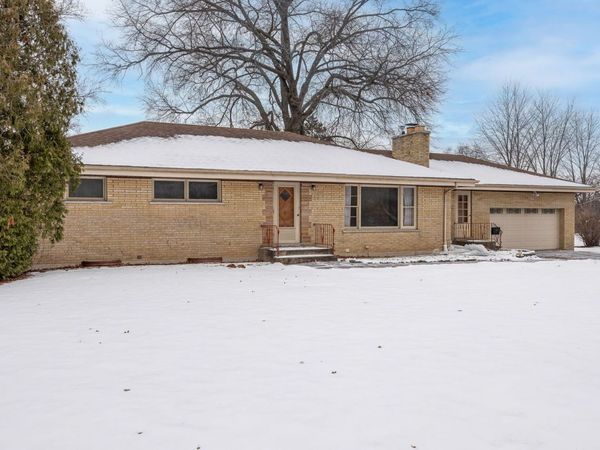 1927 Warrenville Road, Lisle, IL 60532