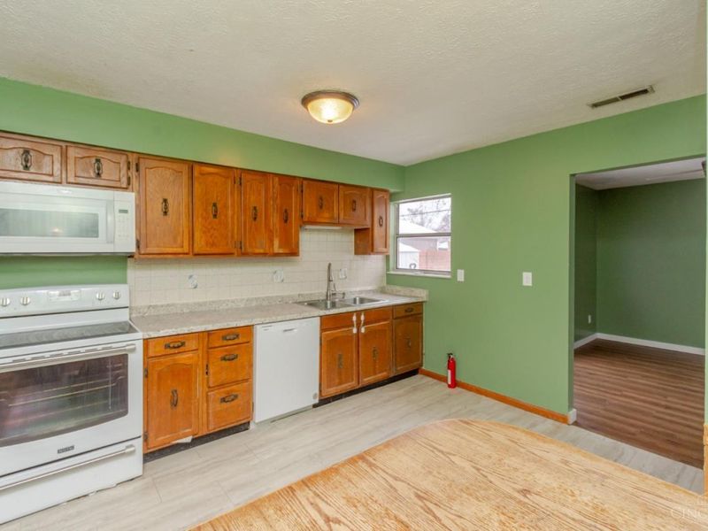 38 Lindway Drive, Fairborn, OH 45324 Photo 7