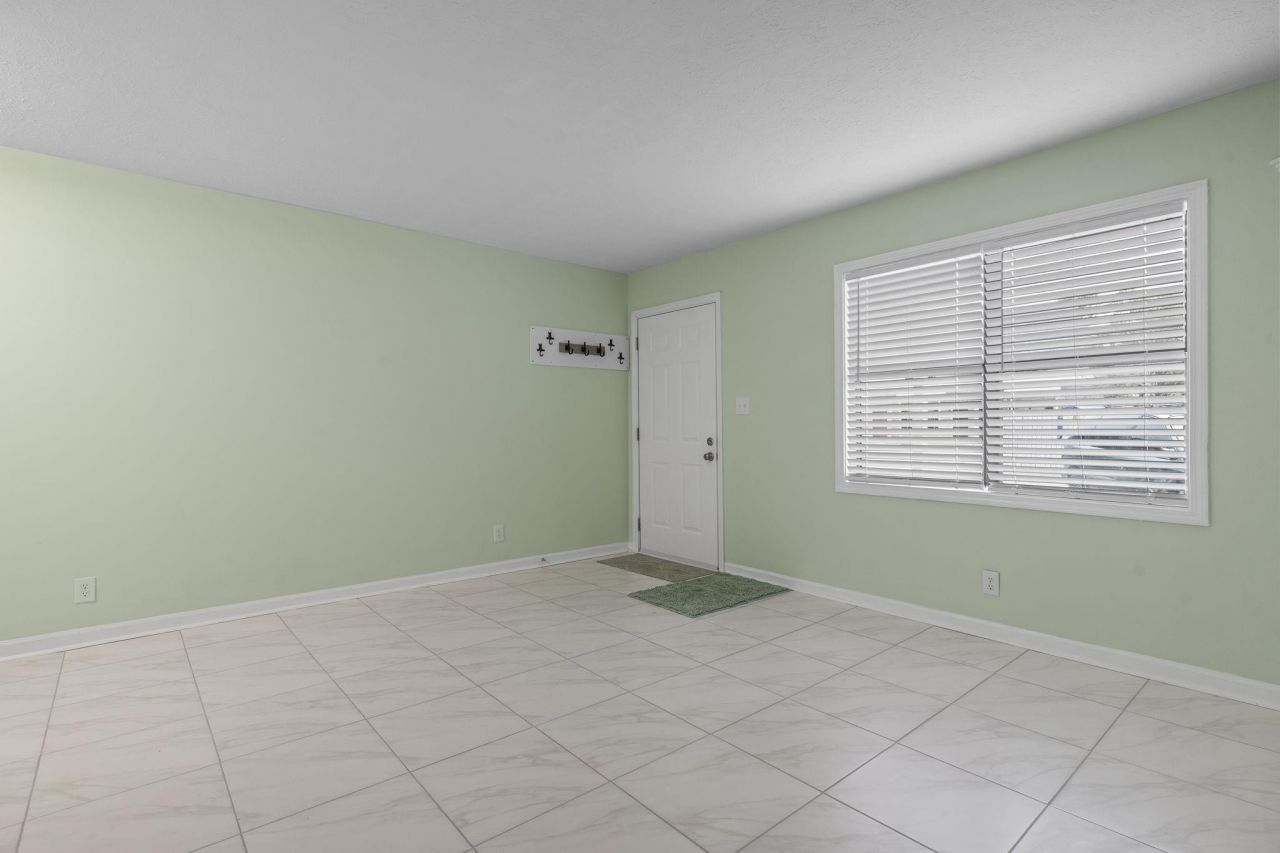 209 Cedar St. Photo 10