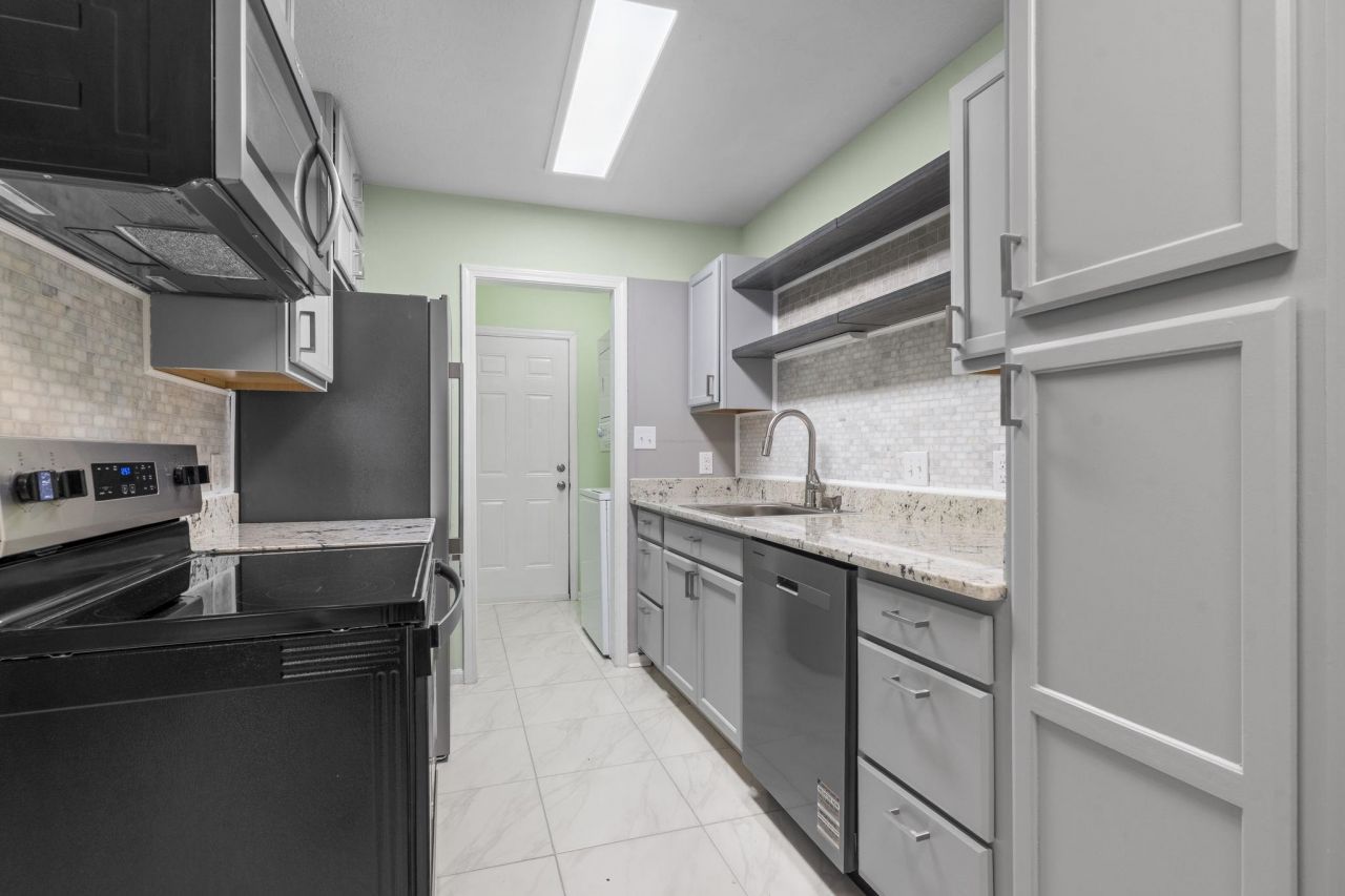 209 Cedar St. Photo 12