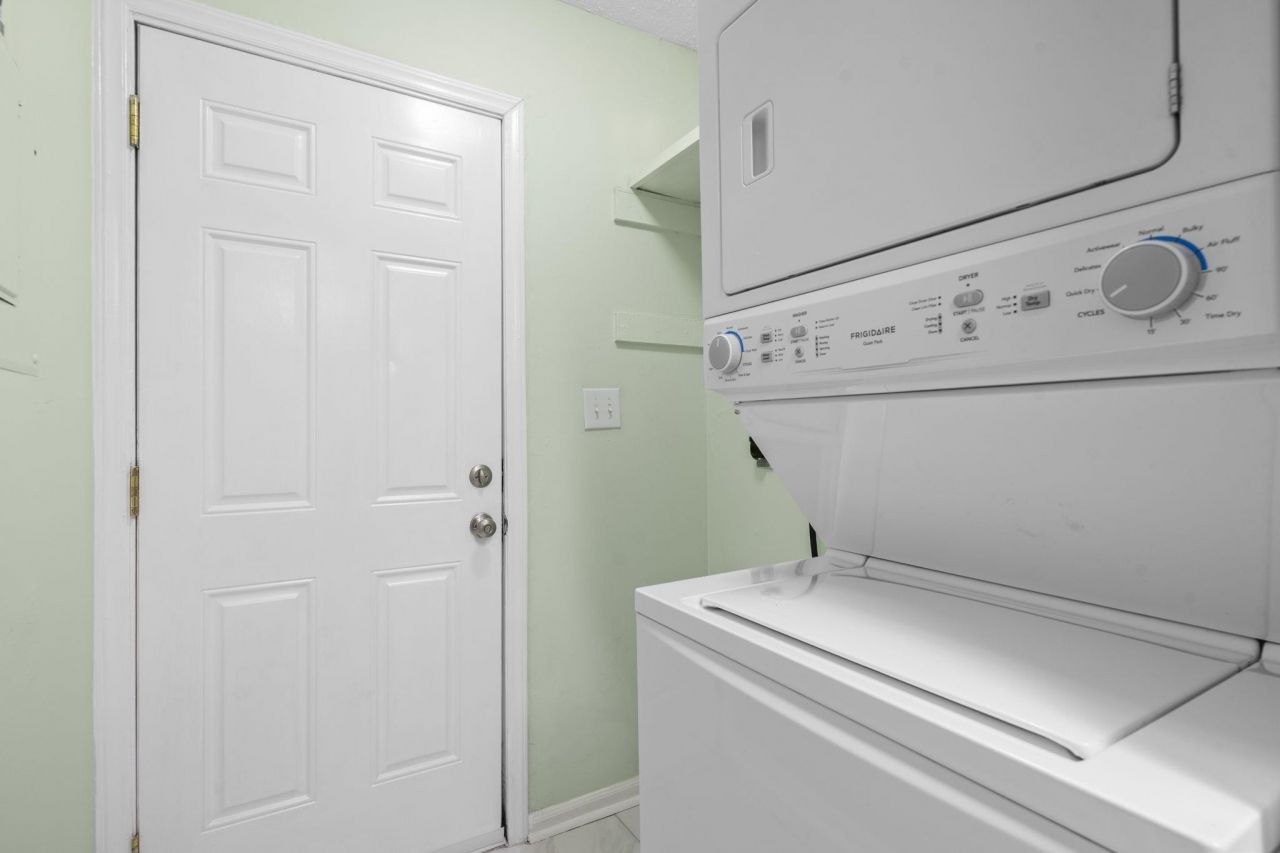 209 Cedar St. Photo 15