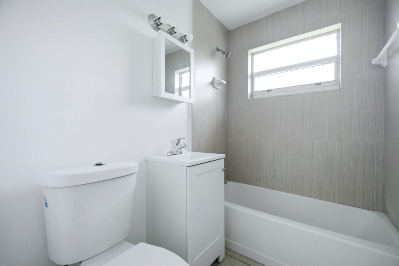 750 NW 56th Street, Unit 4, Miami, FL 33127 Photo
