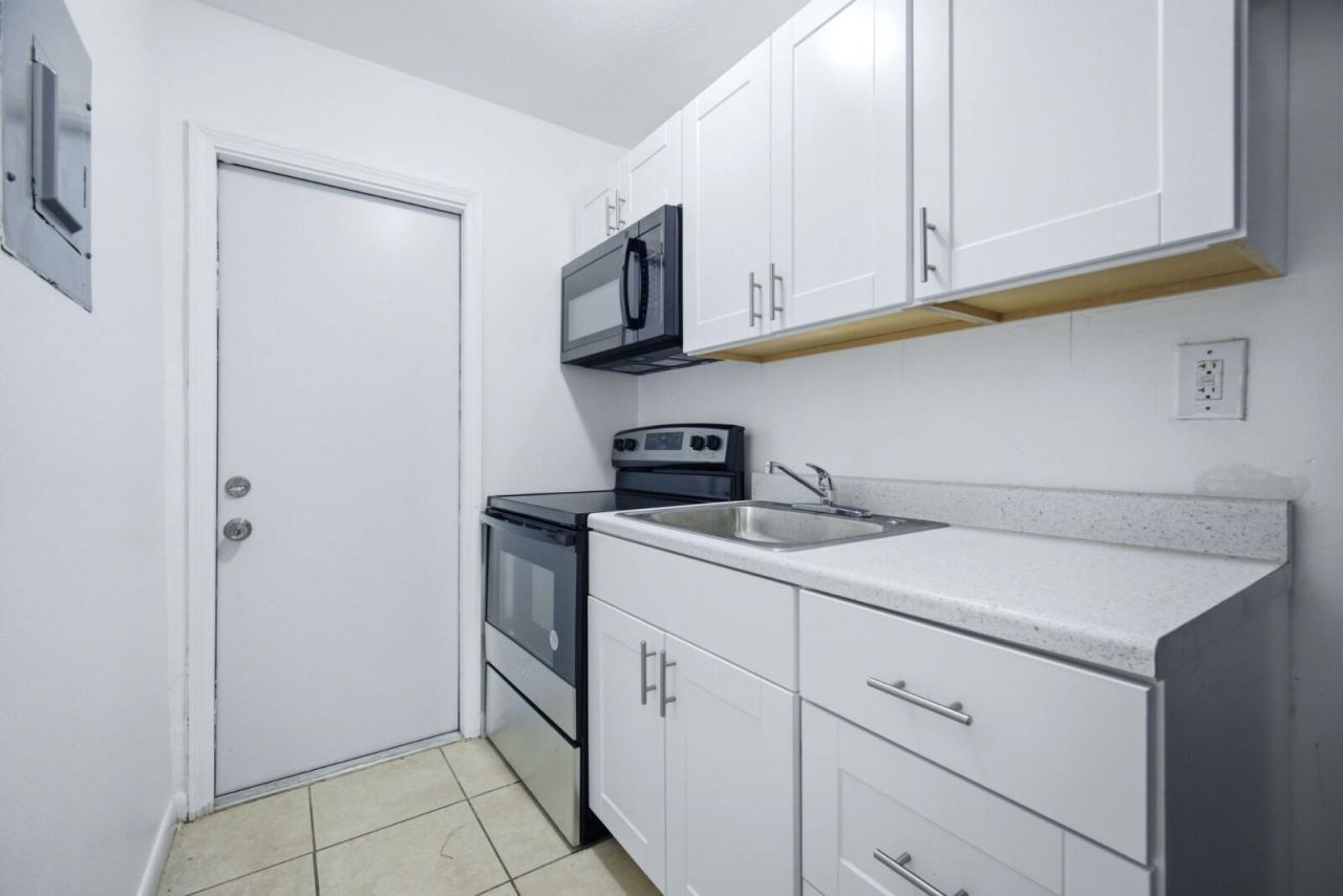 750 NW 56th Street, Unit 4, Miami, FL 33127 Photo