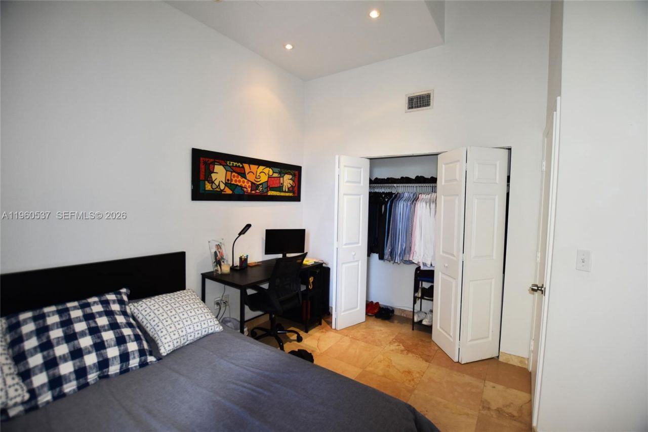 540 Brickell Key Dr, Unit 505, Miami, FL 33131 Photo