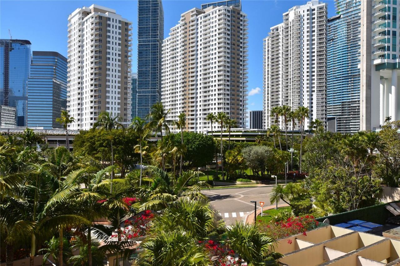 540 Brickell Key Dr, Unit 505, Miami, FL 33131 Photo