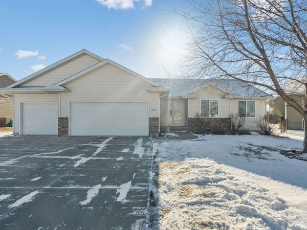 2725 50th Street, Marion, IA 52302