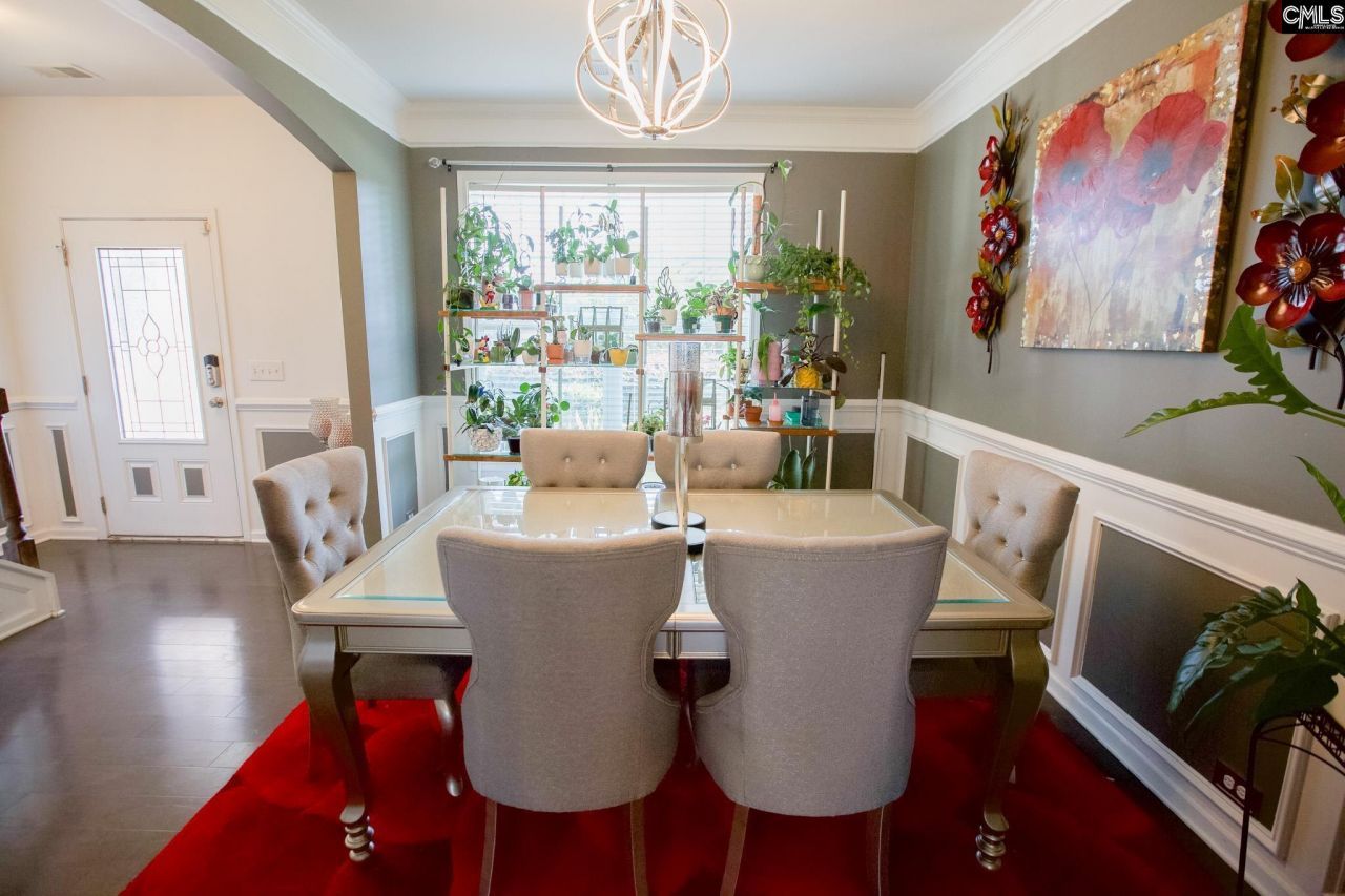 9 Kentucky Derby Court Photo 10