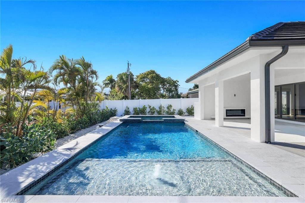 10771 6th St, Naples, FL 34108 Photo