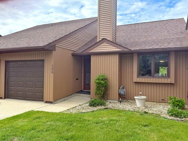 306 W 5th Avenue, Cresco, IA 52136