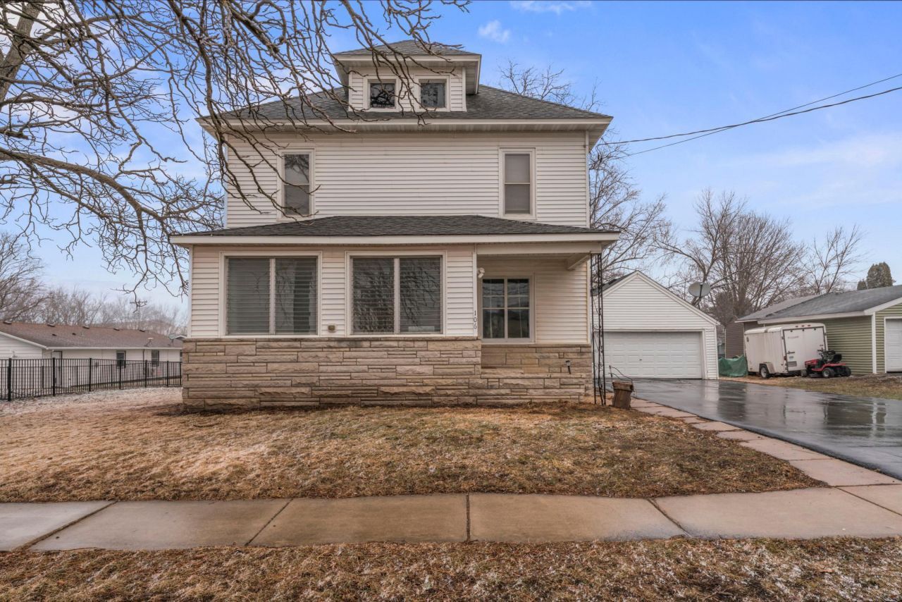 106 2nd Street Nw, Dodge Center, MN 55927 Main Photo