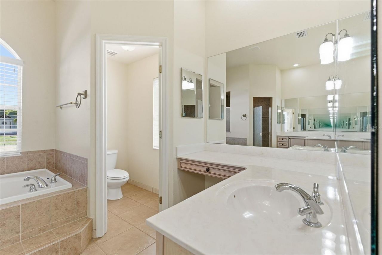 915 Vista Verde Lane, Sun City Center, FL 33573 Photo