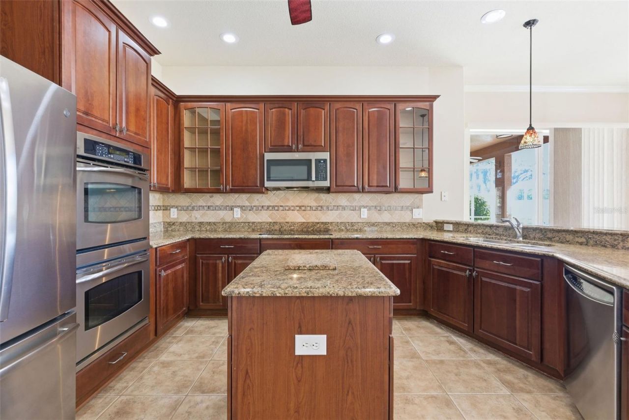 915 Vista Verde Lane, Sun City Center, FL 33573 Photo