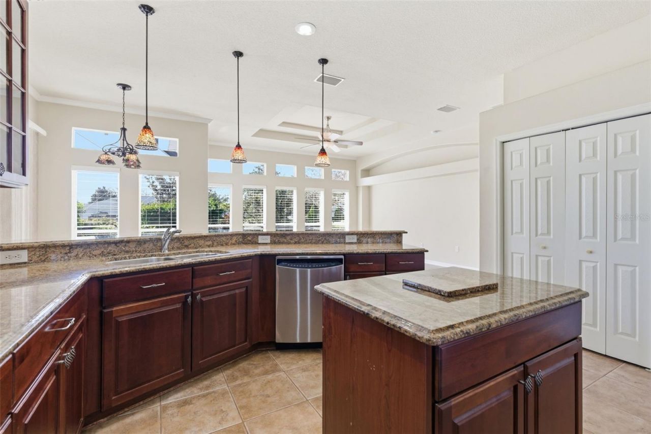 915 Vista Verde Lane, Sun City Center, FL 33573 Photo