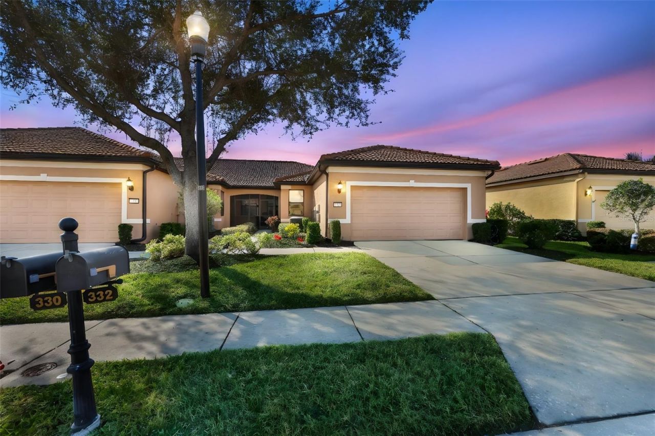 332 Bluewater Falls Court, Apollo Beach, FL 33572 Main Photo