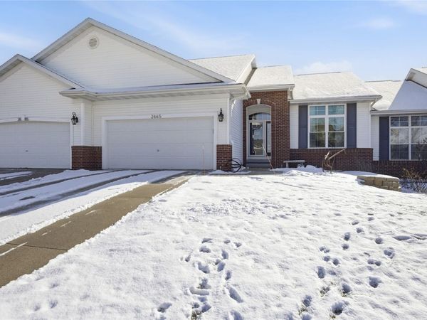 2665 Hunters Ridge Rd, Marion, IA 52302