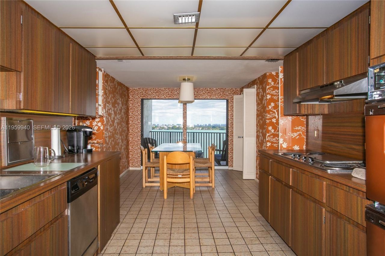 1800 NE 114th St , Unit 1704, Miami, FL 33181 Photo