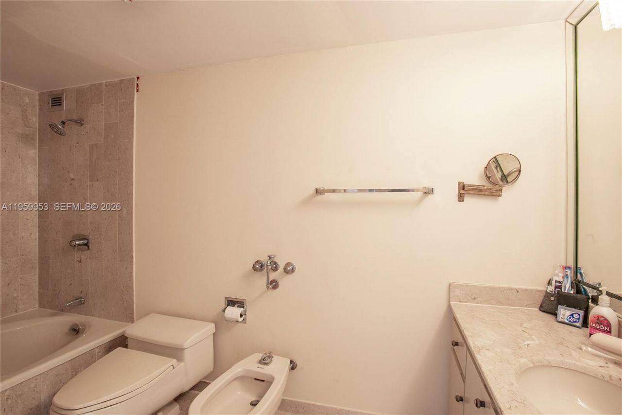 1800 NE 114th St , Unit 1810, Miami, FL 33181 Photo