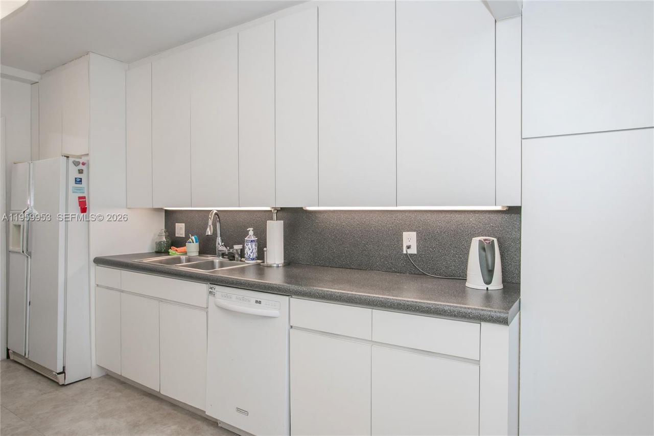 1800 NE 114th St , Unit 1810, Miami, FL 33181 Photo