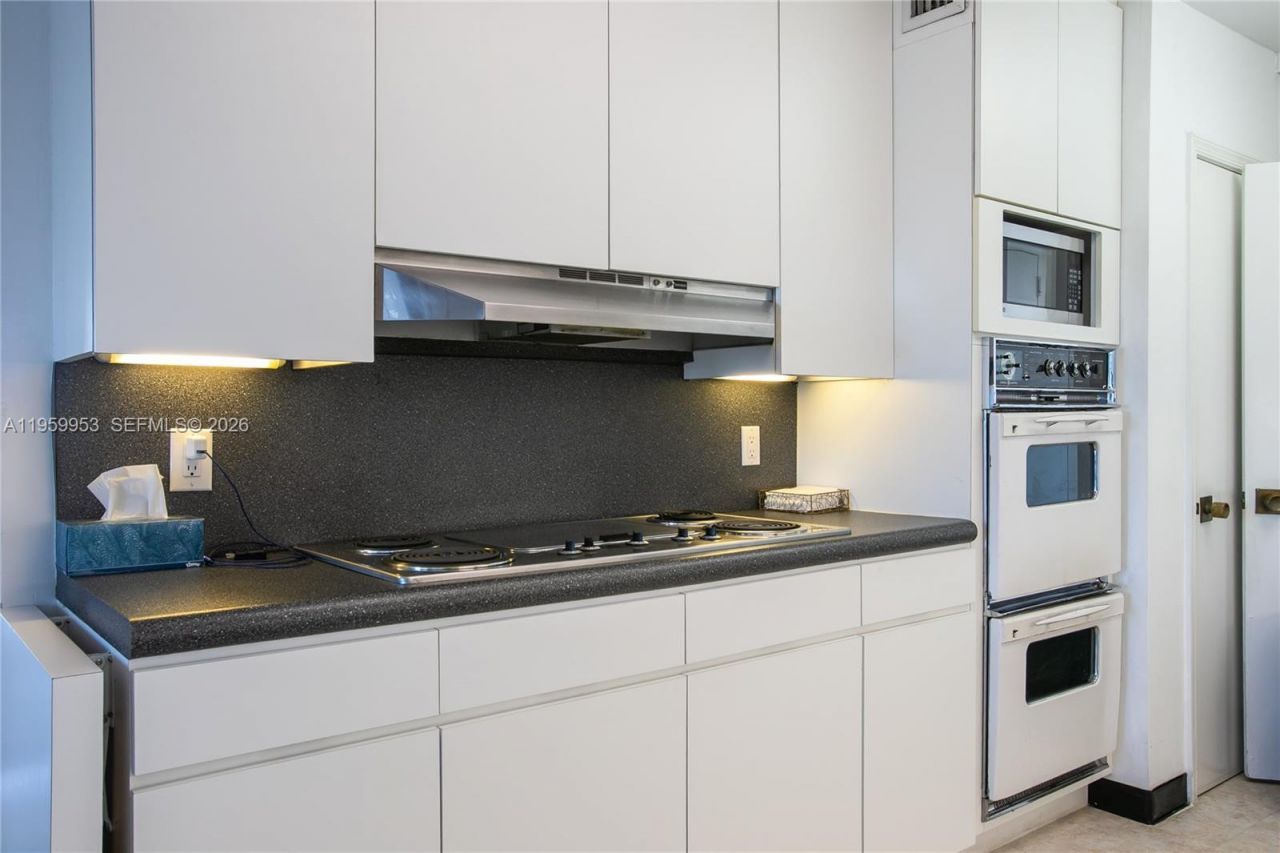 1800 NE 114th St , Unit 1810, Miami, FL 33181 Photo