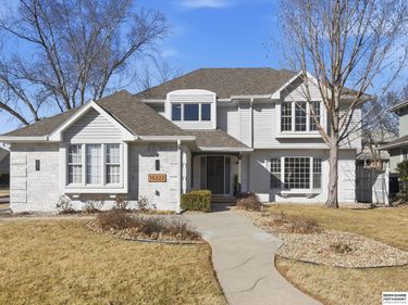 16222 Oak Circle, Omaha, NE 68130