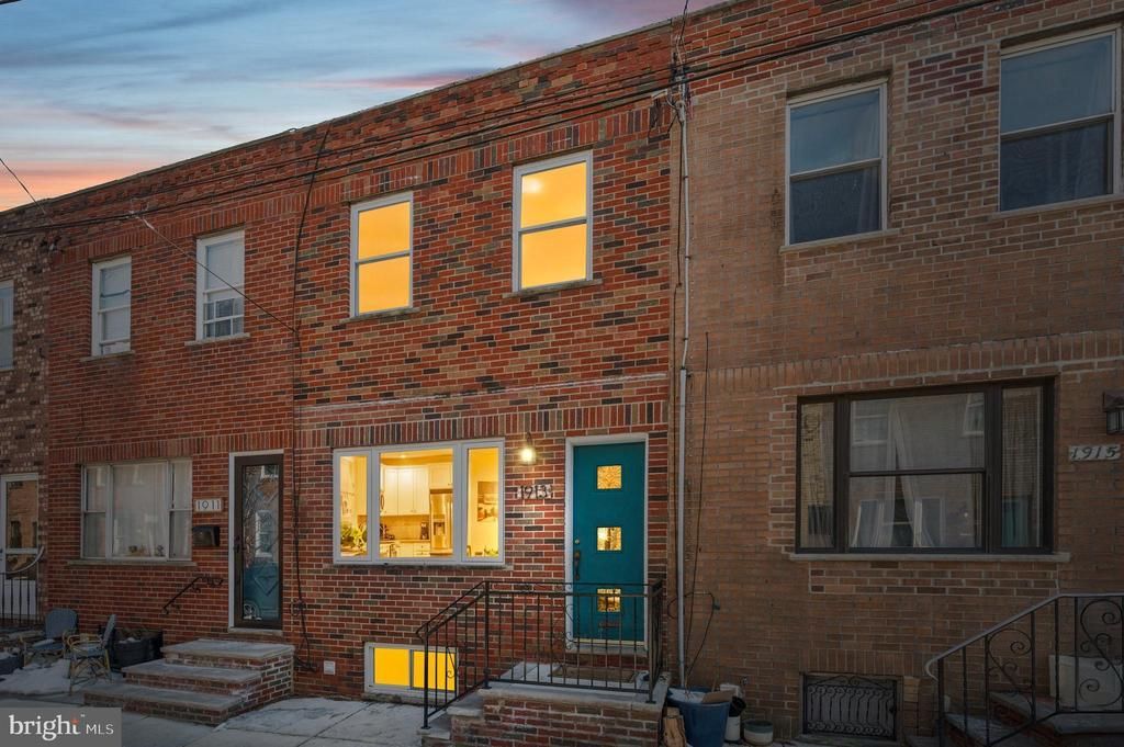 1913 S Iseminger Street, Philadelphia, PA 19148 Main Photo