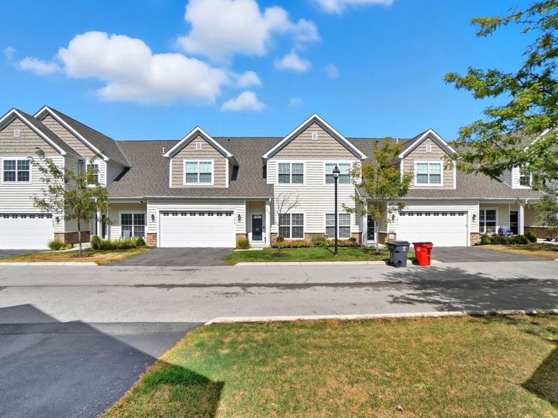 1622 Linkhorn Drive, Grove City, OH 43123 Photo 2