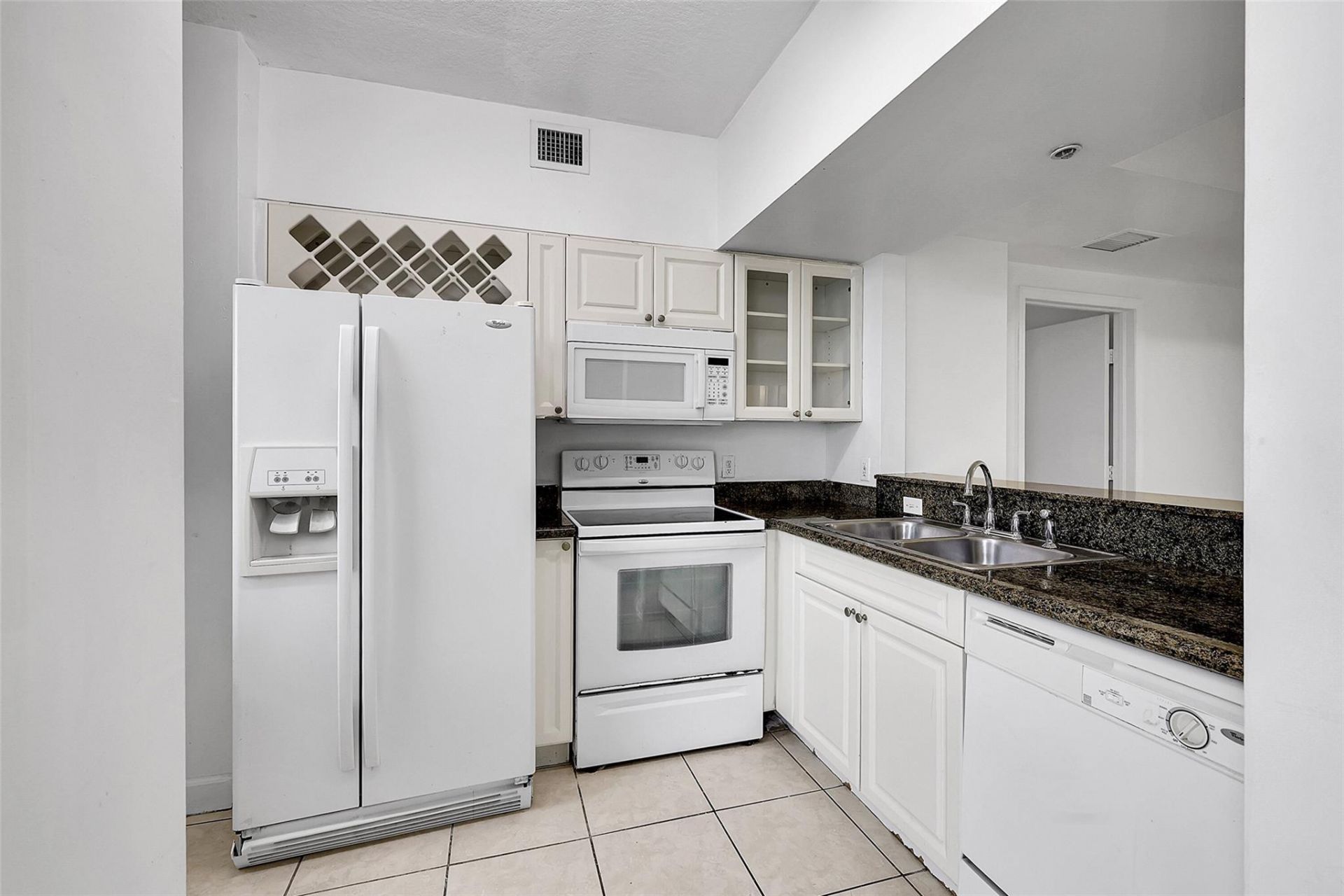 1 Glen Royal Parkway, Unit 1010, Miami, FL 33125 Photo