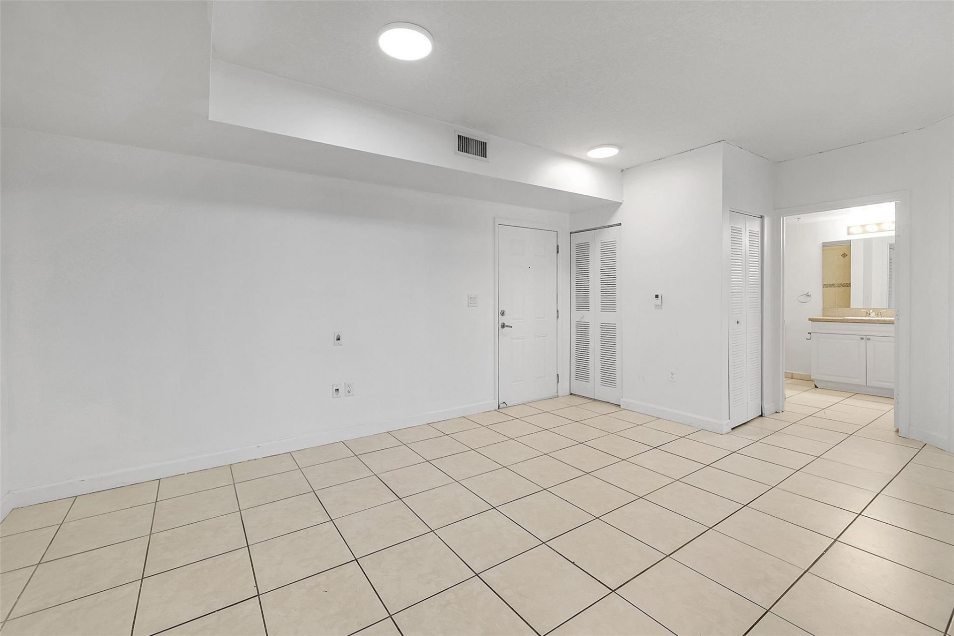 1 Glen Royal Parkway, Unit 1010, Miami, FL 33125 Photo