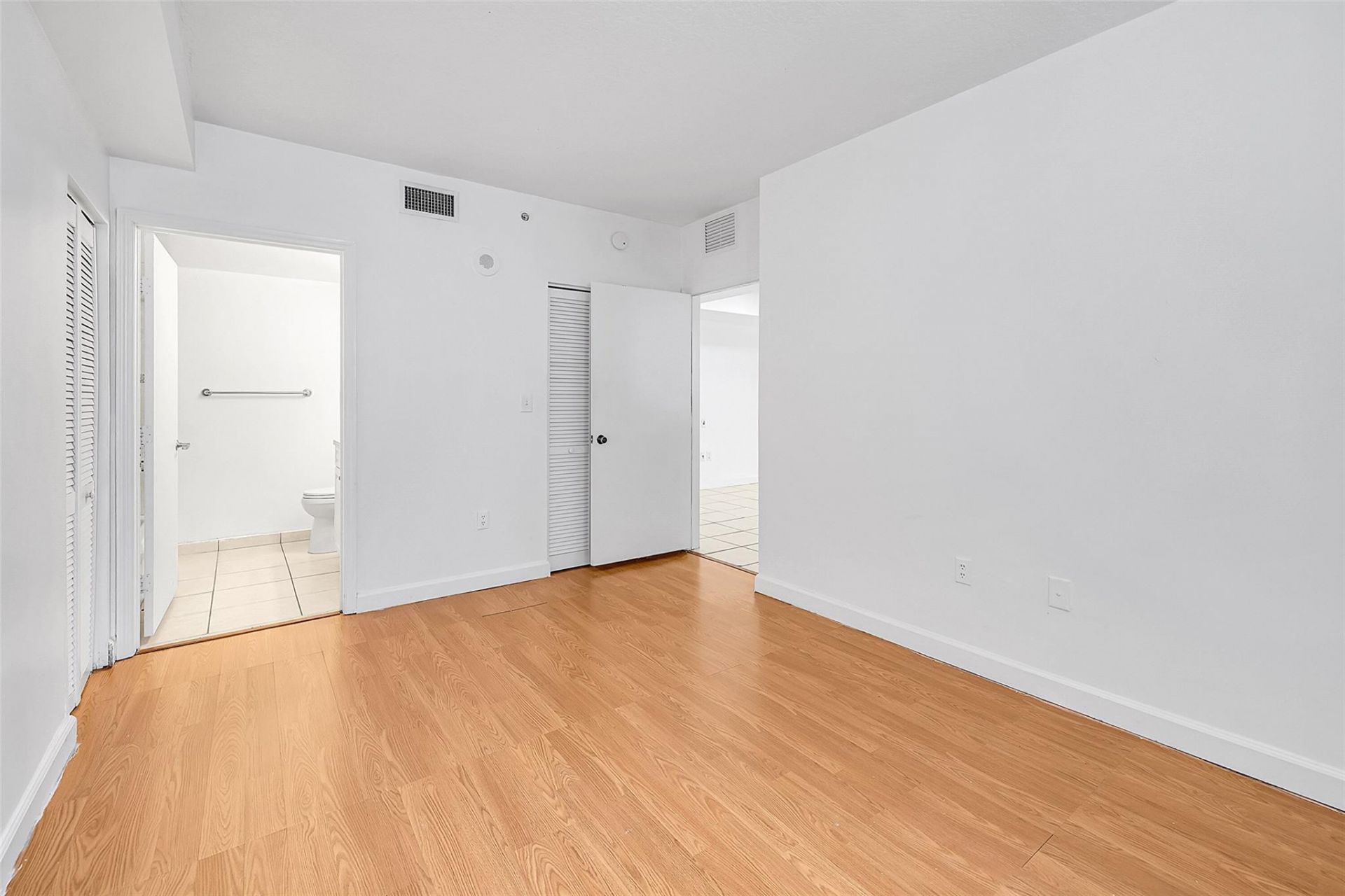 1 Glen Royal Parkway, Unit 1010, Miami, FL 33125 Photo