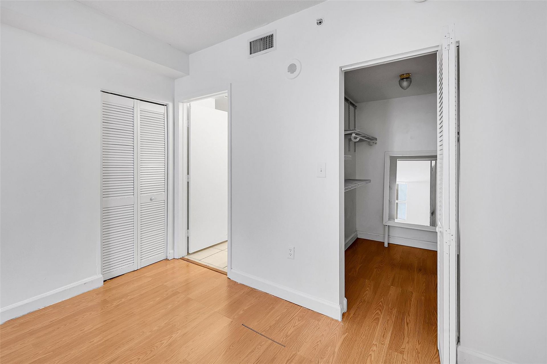 1 Glen Royal Parkway, Unit 1010, Miami, FL 33125 Photo