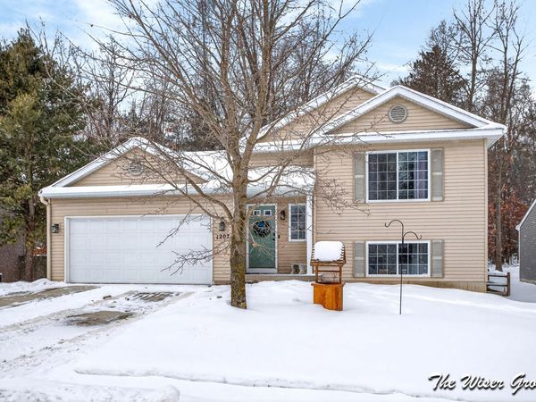 1207 Cedarwood Drive, Greenville, MI 48838