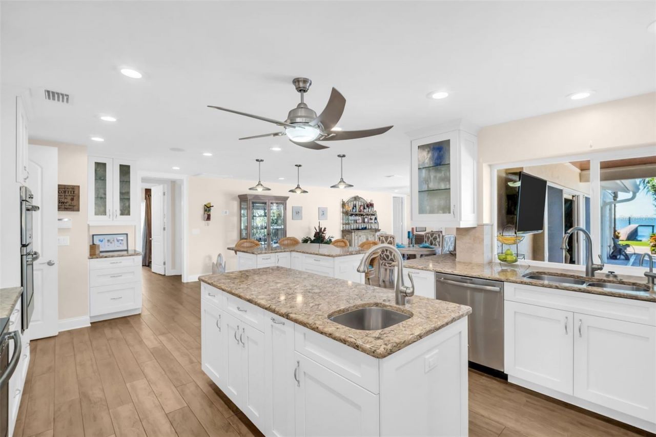 1100 Friendly Way S, Saint Petersburg, FL 33705 Photo