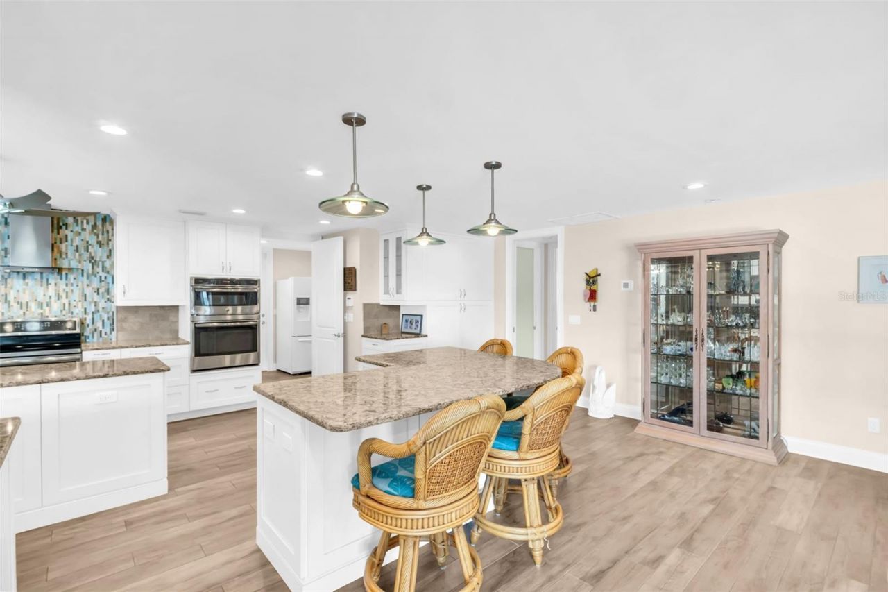 1100 Friendly Way S, Saint Petersburg, FL 33705 Photo