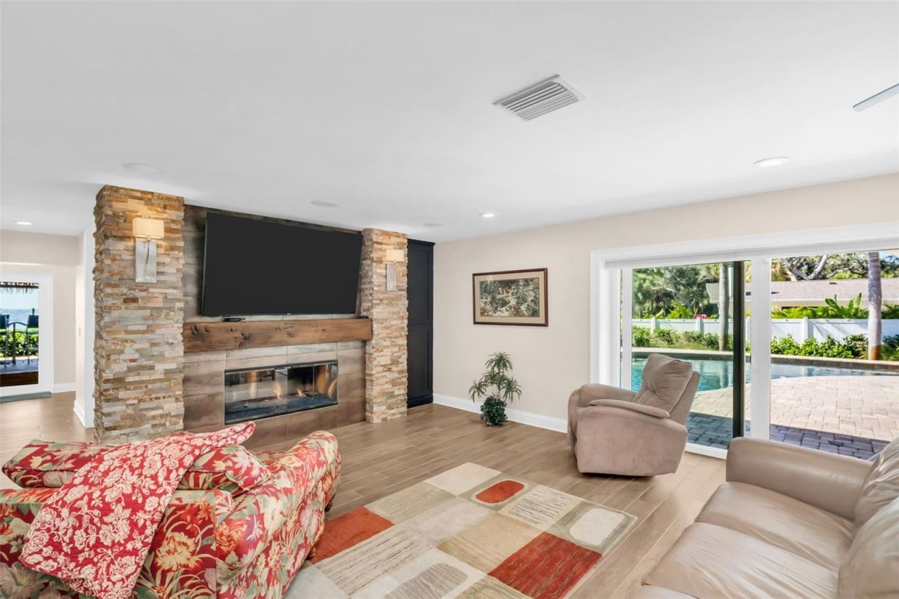 1100 Friendly Way S, Saint Petersburg, FL 33705 Photo