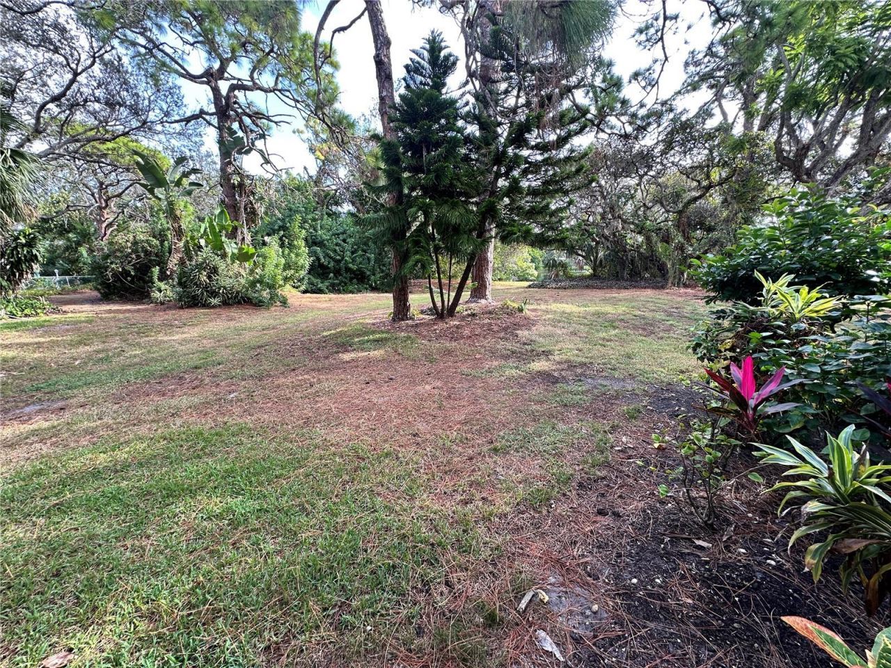 645 Woodlawn Drive, Bradenton, FL 34210 Photo